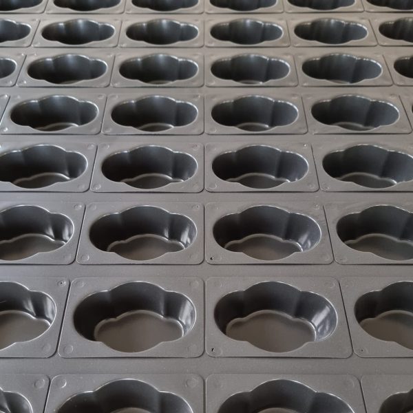 custom shaped Cake Trays