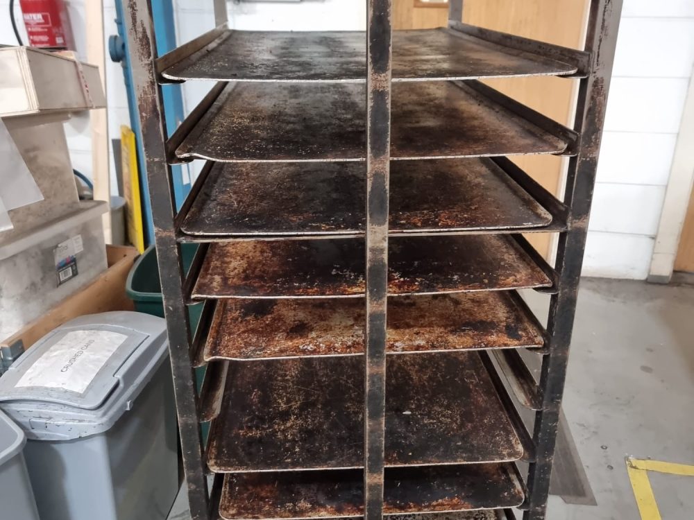 baking tray cleaning services