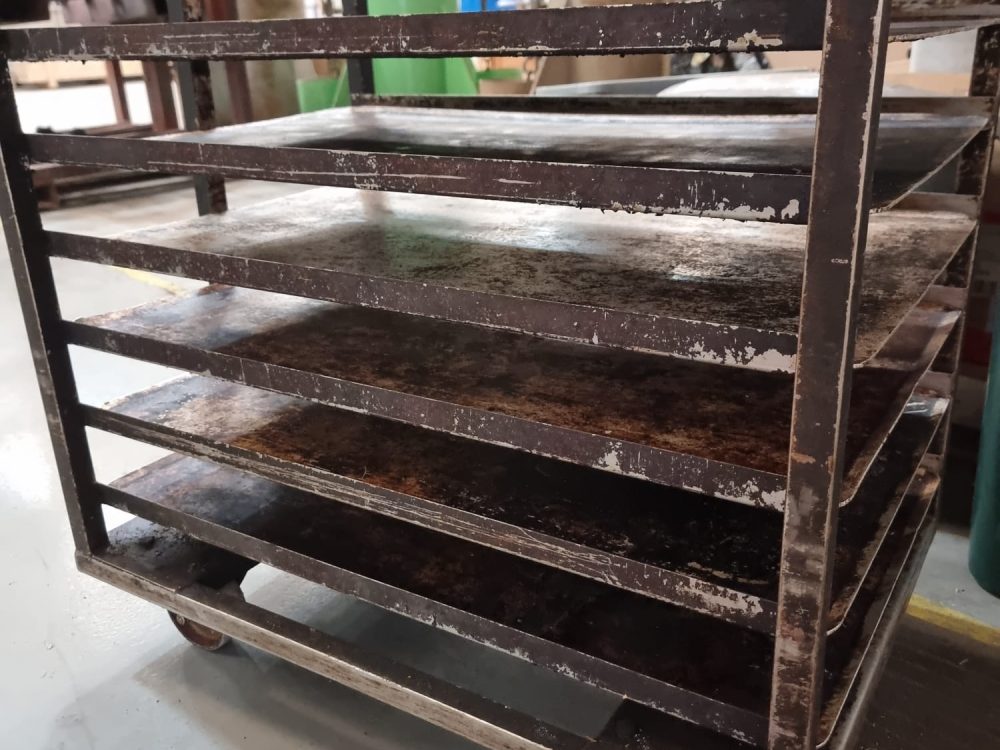 baking tray cleaning service