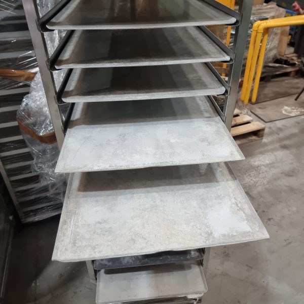 bakeware equipment cleaning